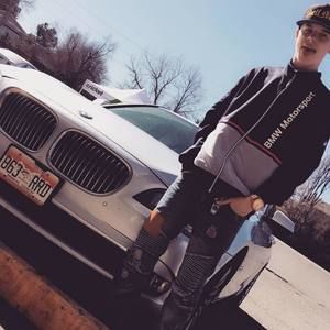 Meet your Posher, Logan